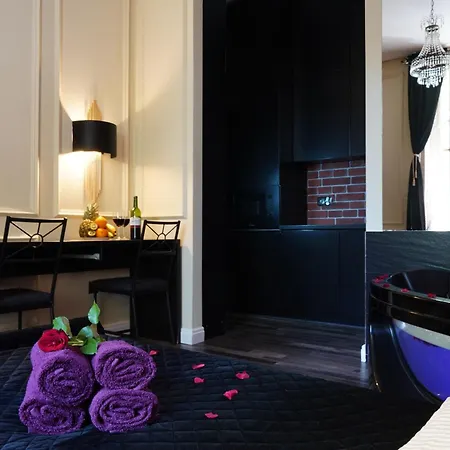 Jacuzzi Przedwiosnie شقة